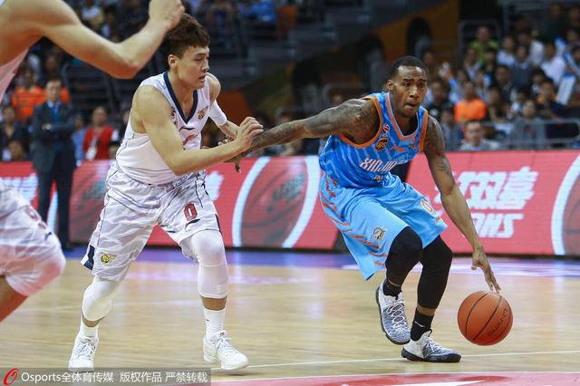 后来泰勒发现工资超低，就去找老板路易斯·梅耶要求加薪，谁知梅耶抱着他一通大哭，并告诫他：尊师重道、天道酬勤，总有出头日。